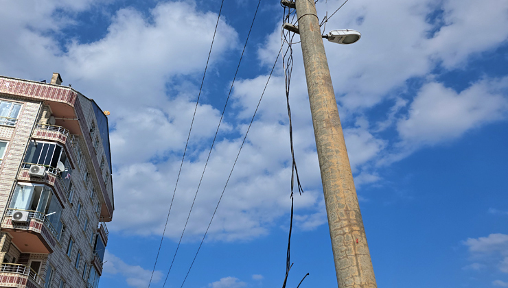 Güzelyalı’da kıvılcım saçan kablo korkuttu!