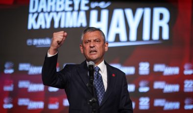 Özgür Özel yeniden CHP Genel Başkanı seçildi