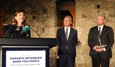 Barışın kalemi Altan Öymen’e Mudanya’dan anlamlı ödül