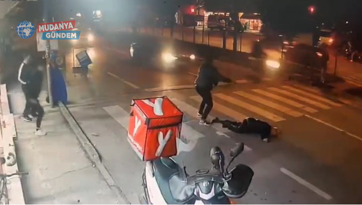 Demirhane yaya geçidinde kaza! Yerde yatan adama sürücüler aldırmadı!