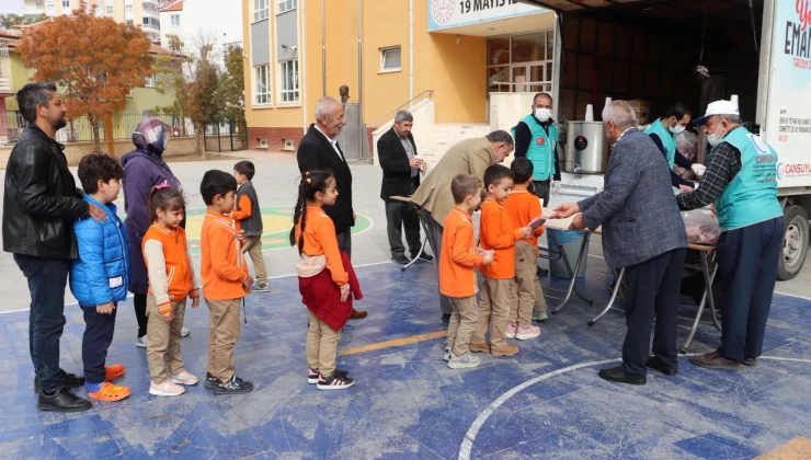 Konya Karaman’da Cansuyu Derneği’nden çorba ikramı
