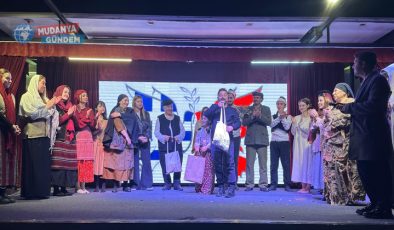 Mudanyalı tiyatrocular Marmara Adalar’da alkışlandı