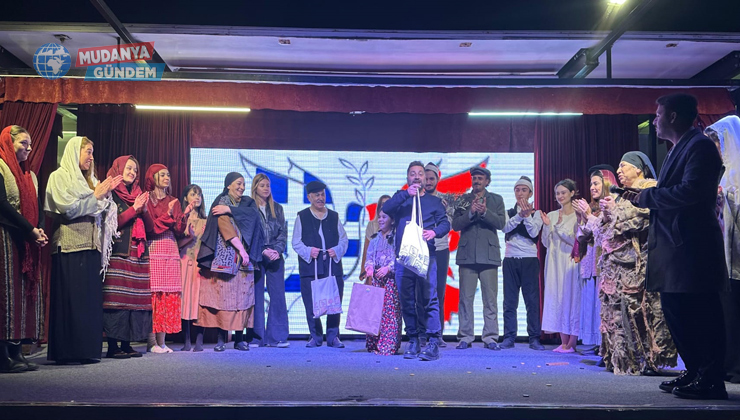 Mudanyalı tiyatrocular Marmara Adalar’da alkışlandı