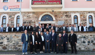 Mudanya’da muhtarlardan özel gün kutlaması