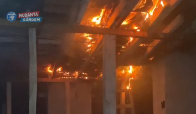 Güzelyalı’da gizemli yangınlar sürüyor! Bu kez aynı apartmanın çatısı alev aldı