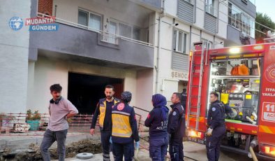 Mudanya’da apartman altındaki depoda yangın!