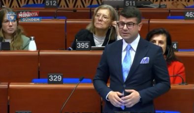 Baran Güneş, Strazburg’da Türkiye’deki demokrasi mücadelesini anlattı