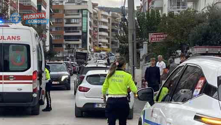 Dengesini kaybedip yola düşen adama kamyon çarptı