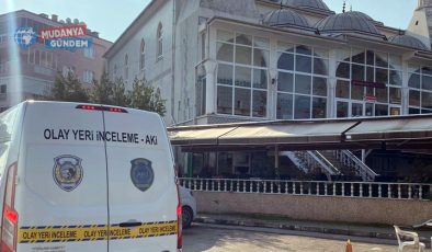 Güzelyalı Duran Camii tuvaletinde erkek cesedi!