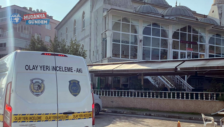 Güzelyalı Duran Camii tuvaletinde erkek cesedi!