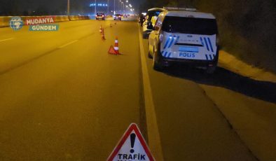 Mudanya-Bursa karayolunda motosiklete çarpan sürücü kaçtı