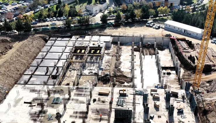 Kocaeli Umuttepe Kampüsü’nde camii ve otopark inşaatı yükseliyor