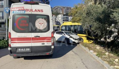 Mudanya’da midibüs ile otomobil çarpıştı: 1 yaralı