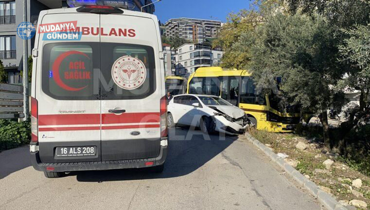 Mudanya’da midibüs ile otomobil çarpıştı: 1 yaralı