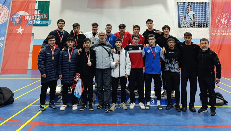Mudanya Anadolu İmam Hatip Lisesi güreşte Bursa Şampiyonu oldu