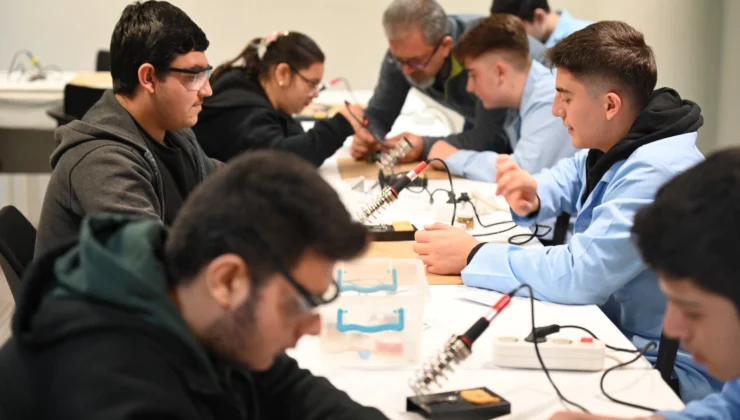 Bursa’da özel çocuklar bilimle buluştu