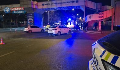 Mudanya’da malum noktada yine kaza! 1 yaralı, 2 araç hasarlı!