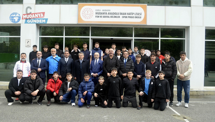 Mudanyalı güreşçiler başarılarını kutladı