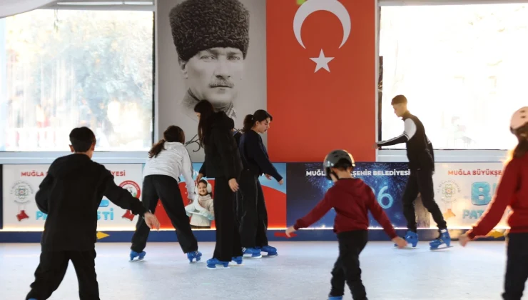 Muğla’da buz paten pistiyle yeni yılı karşılıyor