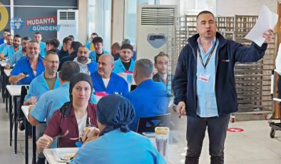 Yazaki işçilerinden Mudanya’da MESS’e karşı çatal kaşıklı protesto!