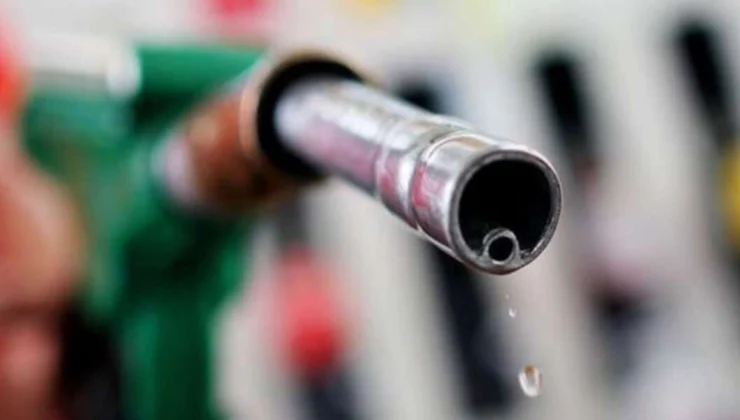 Benzin ve motorine yılın ilk zammı