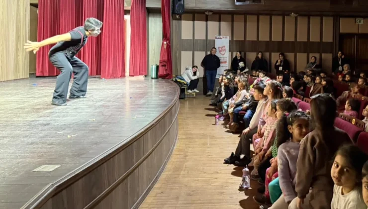 İnegöl’de Tiyatro Festivali coşkusu sürüyor