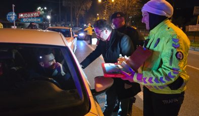 Kaymakam Terzi görev başındaki personeli yılın ilk saatlerinde yalnız bırakmadı