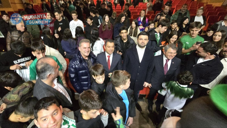 Mudanya’da öğrenciler Bursasporlu futbolcularla buluştu