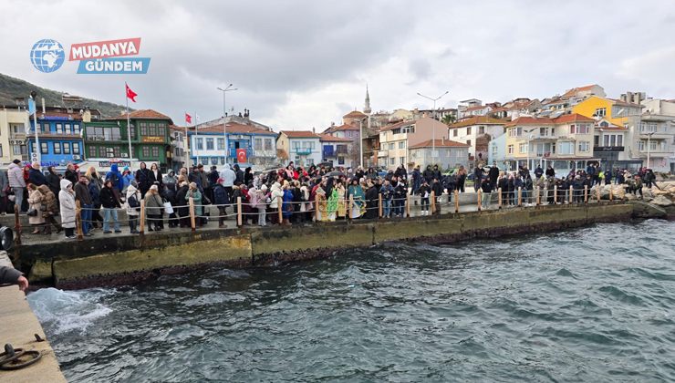 Tirilye’de denizden haç çıkarma töreni düzenlendi