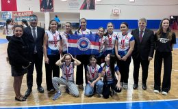 Mudanya’da yıldız ve küçük kızlar sahada ter döktü