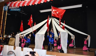 12 Mart programında öğrencilerin performansı büyüledi