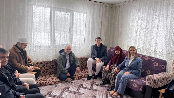 Bilecik Pazaryeri’nde Refiye Anne’ye bayram ziyareti