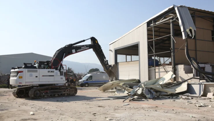 Nilüfer’de 4 kaçak bina yıkıldı
