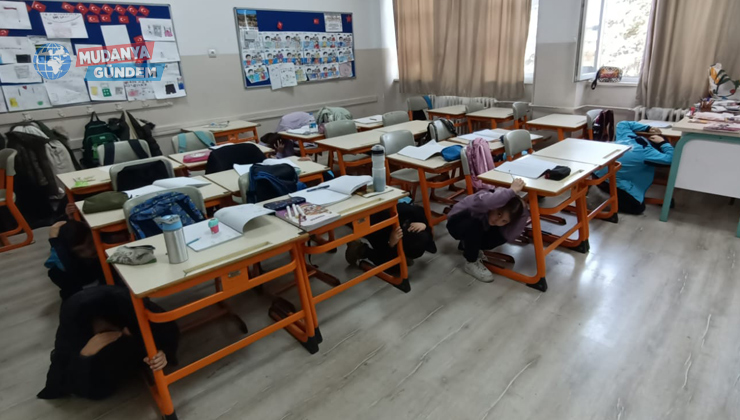 Çayönü kırsalında öğrencilere ‘çök-kapan-tutun’ bilinci