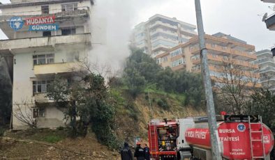 Ömerbey Mahallesi Deniz Caddesi’ndeki metruk binada yangın paniği