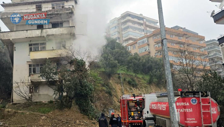 Ömerbey Mahallesi Deniz Caddesi’ndeki metruk binada yangın paniği