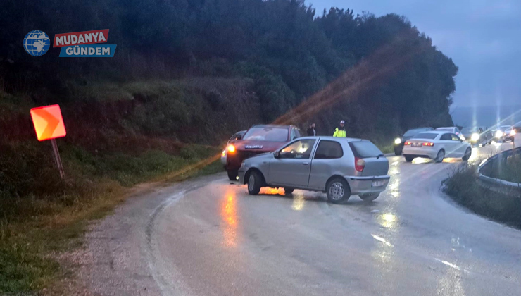 Kumyaka yolunda iki otomobil kafa kafaya çarpıştı: 1 yaralı