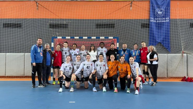 Bursalı kadın hentbolcular zorlanmadan kazandı