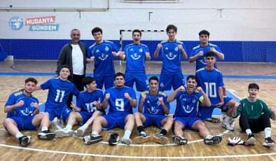 Ahmet Rüştü Anadolu Lisesi futsalda namağlup yarı finalde