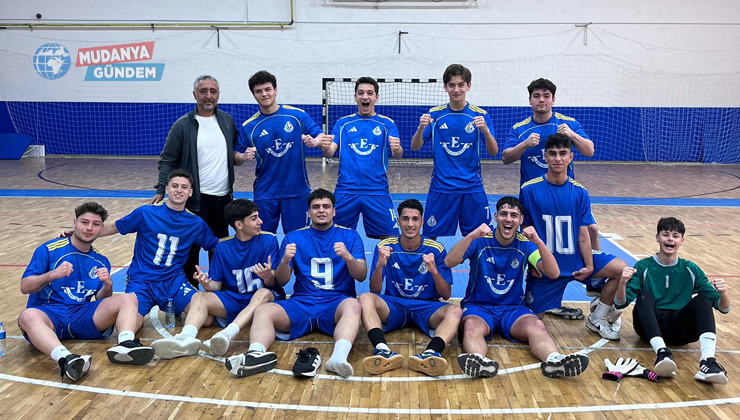Ahmet Rüştü Anadolu Lisesi futsalda namağlup yarı finalde