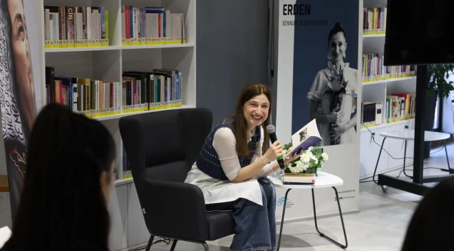 Nilüfer’de Nezaket Erden, ‘Sennur Sezer’ şiirleri okudu