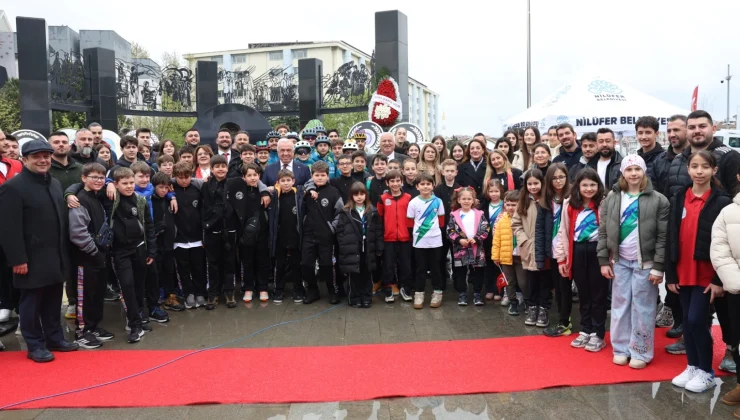 Nilüfer, 23 Nisan’ı Cumhuriyet Meydanı’nda kutladı