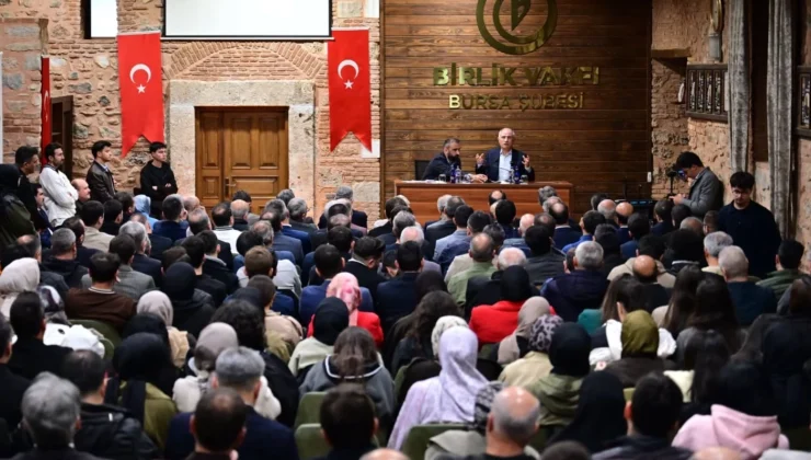 Efkan Ala Birlik Vakfı’nda gençlerle buluştu