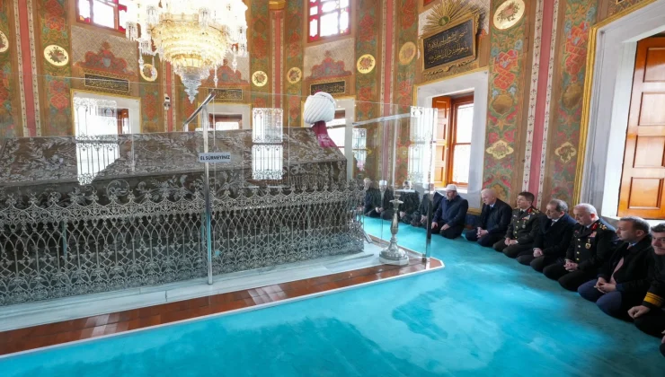 Fatih Sultan Mehmet vefatının 545. yılında kabri başında anıldı
