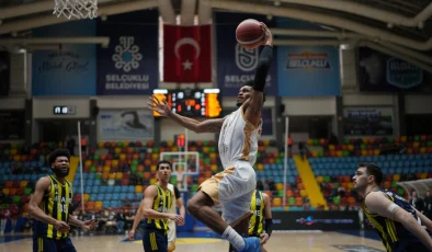 Konya Büyükşehir Play-Off’a galibiyetle başladı