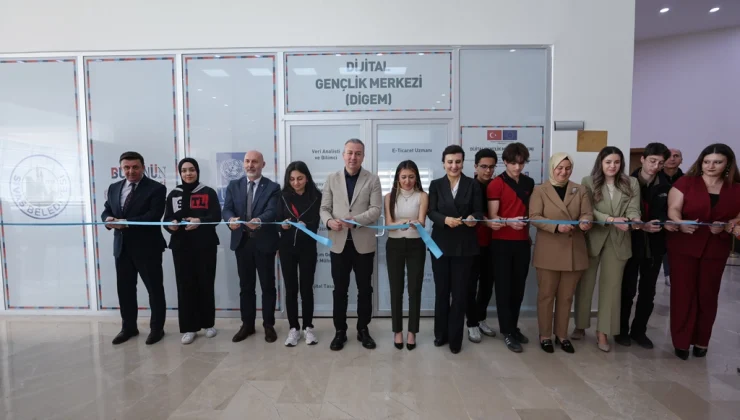 Sivas’ta Dijital Gençlik Merkezi açıldı