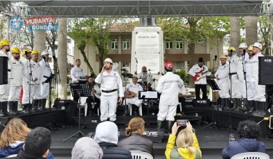 Zonguldak Madenci Korosu Mütareke Meydanı’nda coşturdu