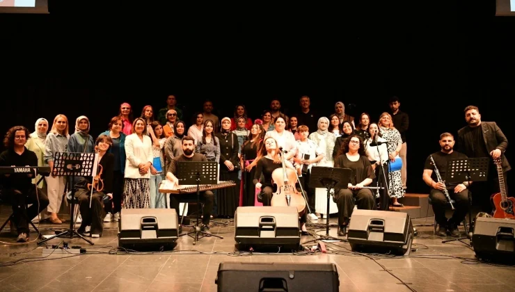 Çayırova’da 80’ler 90’lar konserine büyük ilgi