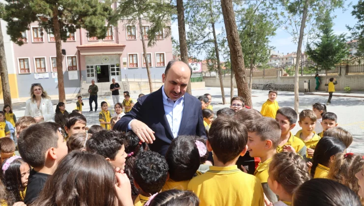 Konya’da Başkan Altay karne sevincine ortak oldu