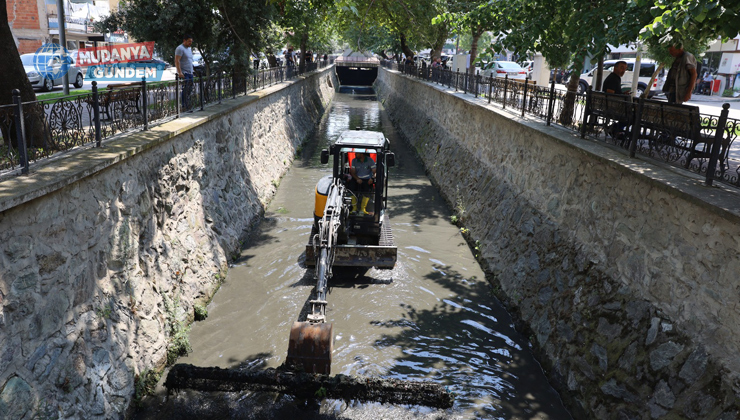Bursa Büyükşehir’den derelerde temizlik seferberliği